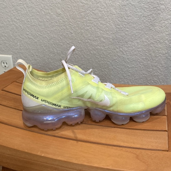 NIKE EUC/GUC Air VaporMax SE in Luminous Green | sz 8.5 - Picture 5 of 16